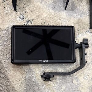 FEELWORLD Camera Monitor with Mount